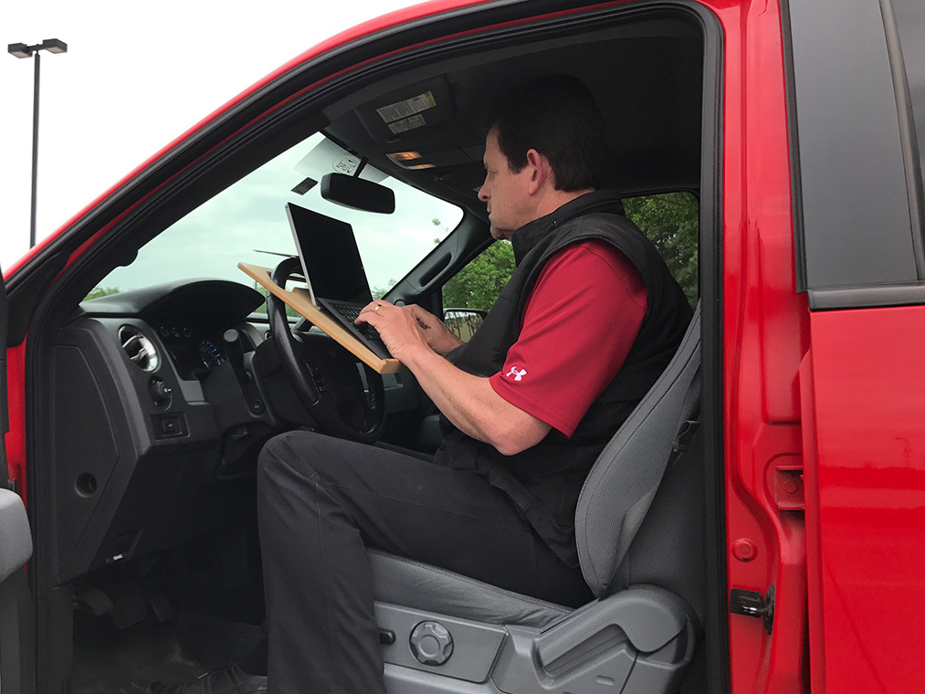 Alan Reynolds uses his Wheeldesk.